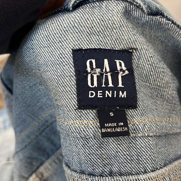 GAP DENIM JEAN JACKET DISTRESSED. WOMENS SIZE SMALL - Picture 14 of 17